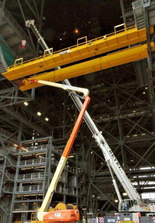 Double Girder Overhead Crane For Lifting Steel